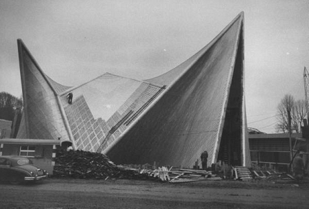 © public domain Philips Pavillon in der Bauphase